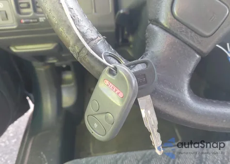 2000 Honda Cr-V Special Edition z USA, uszkodzony, nr VIN JHLRD1870YS009867